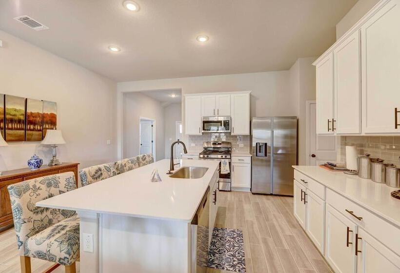 Bastrop Home W/ Yard, 28 Mi To Austin!