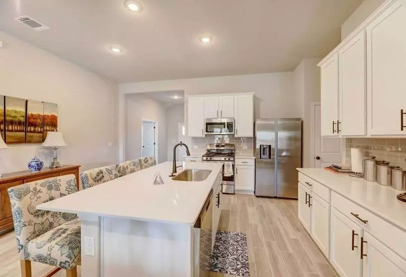 Bastrop Home W/ Yard, 28 Mi To Austin!