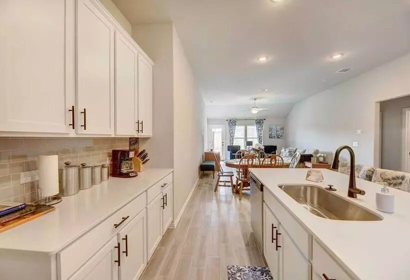 Bastrop Home W/ Yard, 28 Mi To Austin!