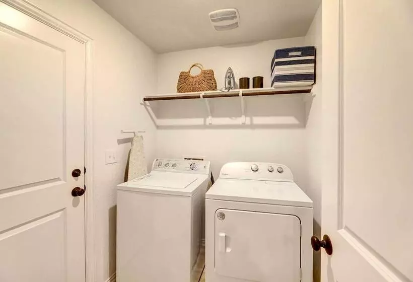 Bastrop Home W/ Yard, 28 Mi To Austin!