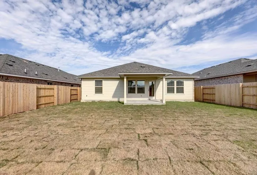 Bastrop Home W/ Yard, 28 Mi To Austin!