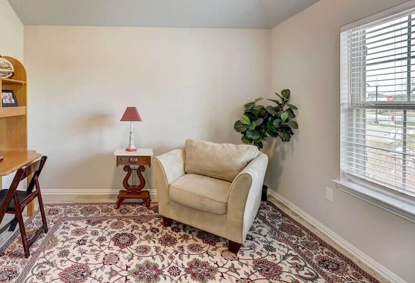 Bastrop Home W/ Yard, 28 Mi To Austin!