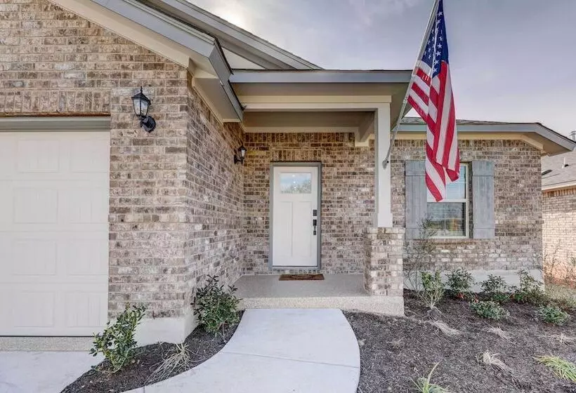 Bastrop Home W/ Yard, 28 Mi To Austin!