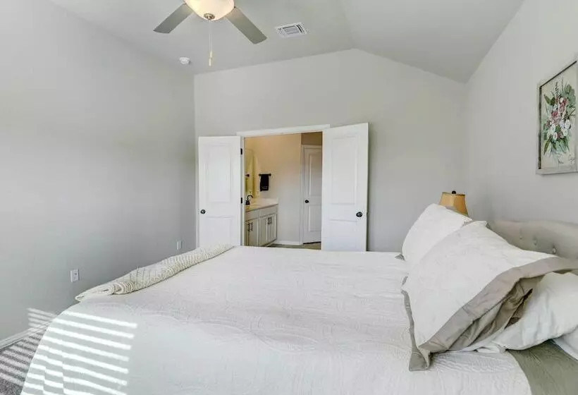 Bastrop Home W/ Yard, 28 Mi To Austin!