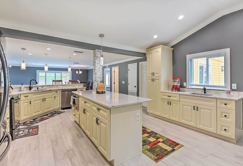 Bradenton Retreat W/ Yard: 3 Mi To Downtown!