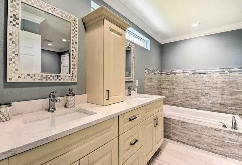 Bradenton Retreat W/ Yard: 3 Mi To Downtown!