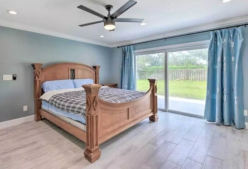 Bradenton Retreat W/ Yard: 3 Mi To Downtown!