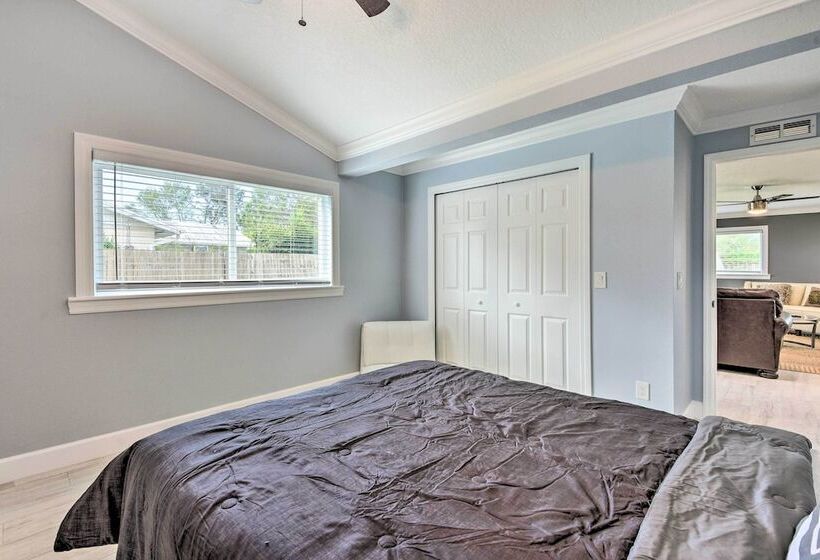 Bradenton Retreat W/ Yard: 3 Mi To Downtown!