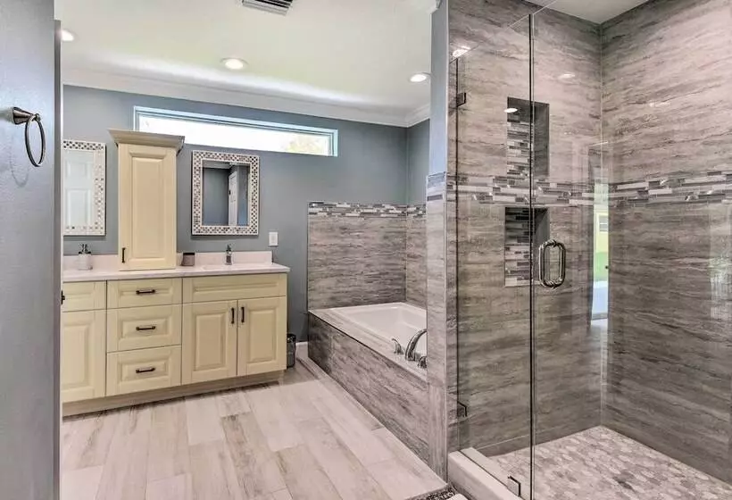 Bradenton Retreat W/ Yard: 3 Mi To Downtown!