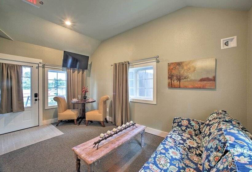 Branson Cottage W/ Pool Access ~ 2 Mi To The Strip