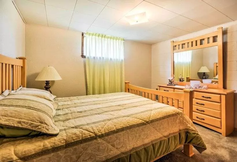 Bright Springer House W/ Hammock & Orchard Views!