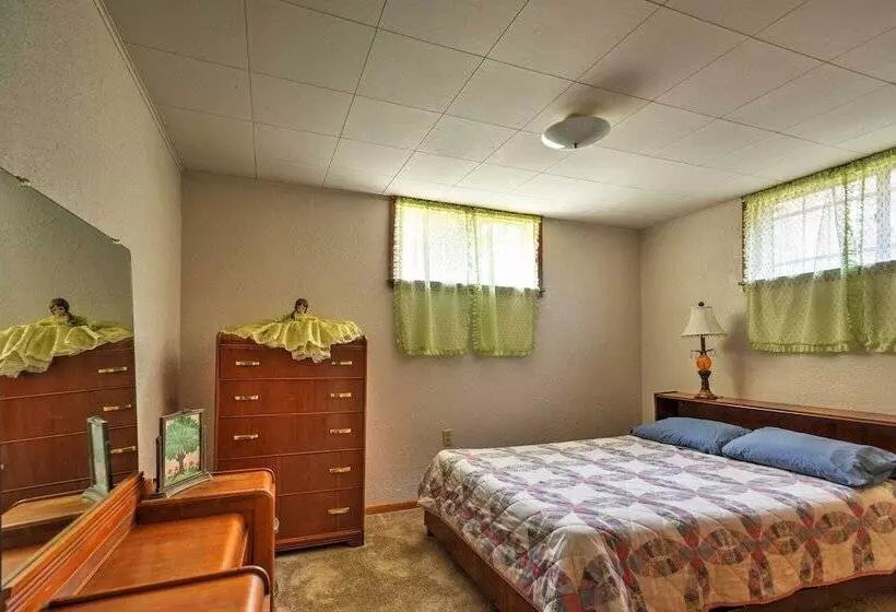 Bright Springer House W/ Hammock & Orchard Views!