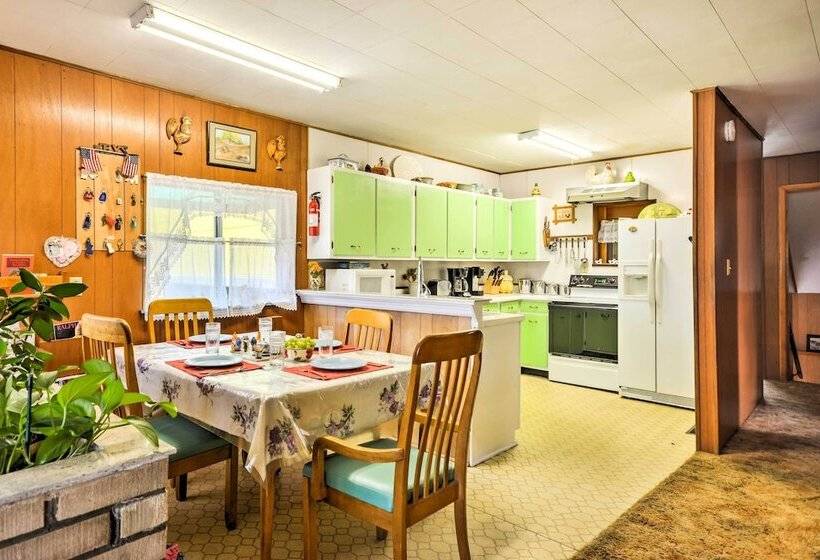 Bright Springer House W/ Hammock & Orchard Views!