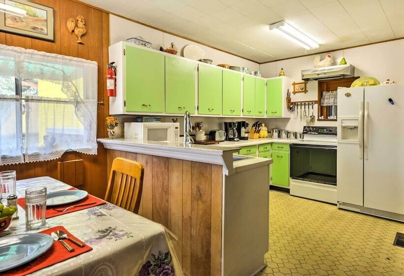 Bright Springer House W/ Hammock & Orchard Views!