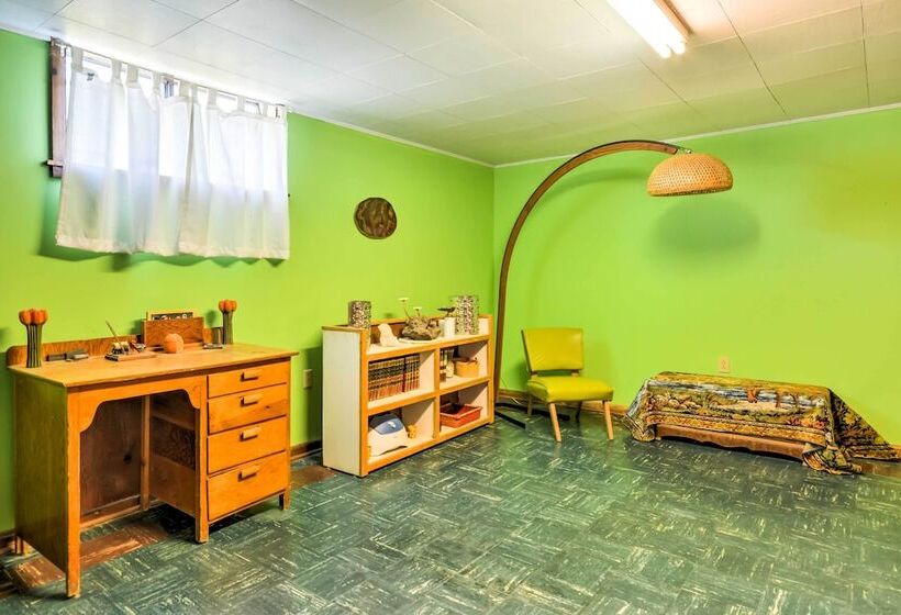 Bright Springer House W/ Hammock & Orchard Views!