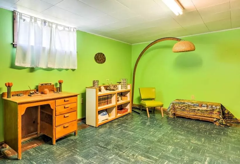 Bright Springer House W/ Hammock & Orchard Views!