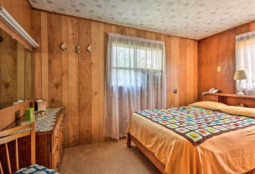 Bright Springer House W/ Hammock & Orchard Views!