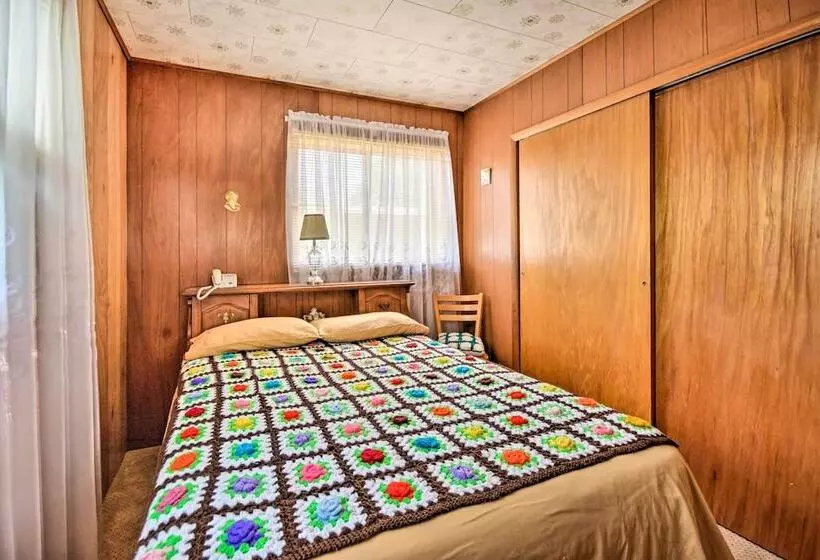 Bright Springer House W/ Hammock & Orchard Views!