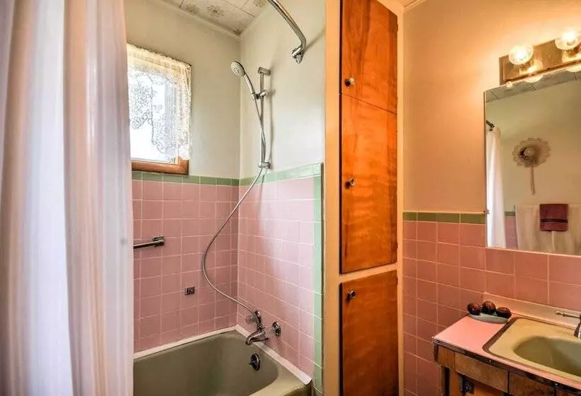 Bright Springer House W/ Hammock & Orchard Views!