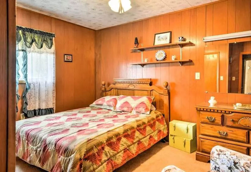 Bright Springer House W/ Hammock & Orchard Views!