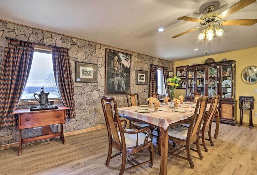 Missouri Getaway W/ Pasture Views & Patio!