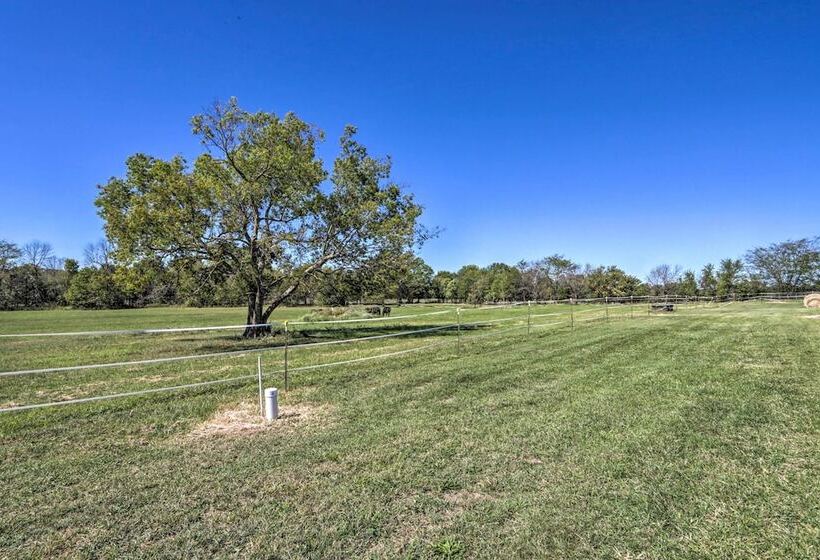 Missouri Getaway W/ Pasture Views & Patio!