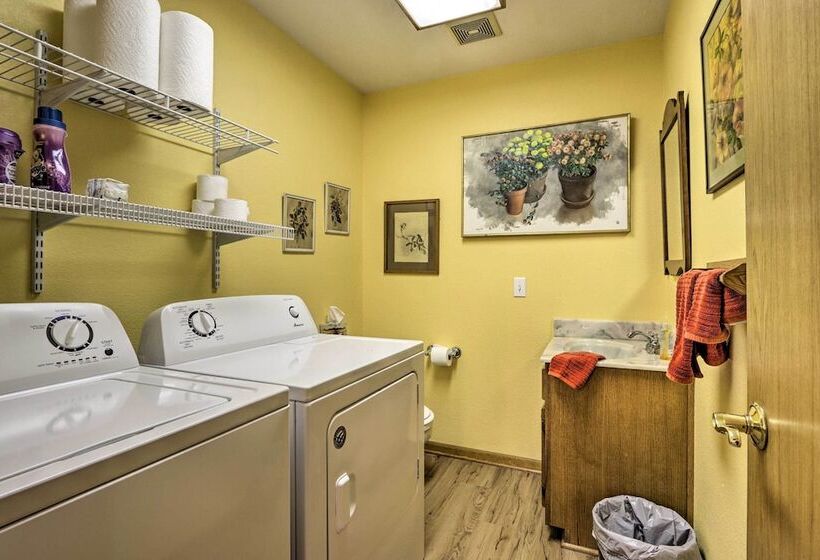 Missouri Getaway W/ Pasture Views & Patio!