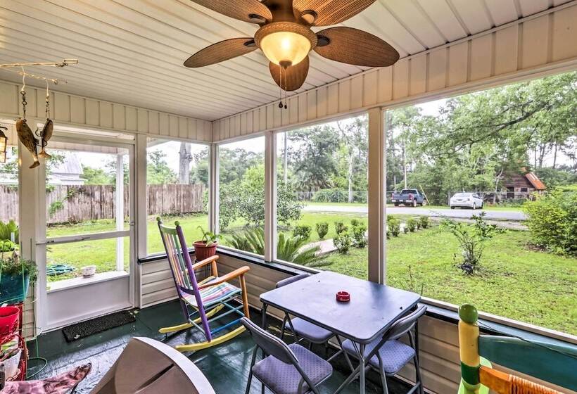 Carrabelle Home Near River, Beach & Downtown!