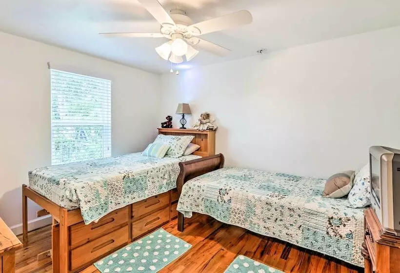 Carrabelle Home Near River, Beach & Downtown!