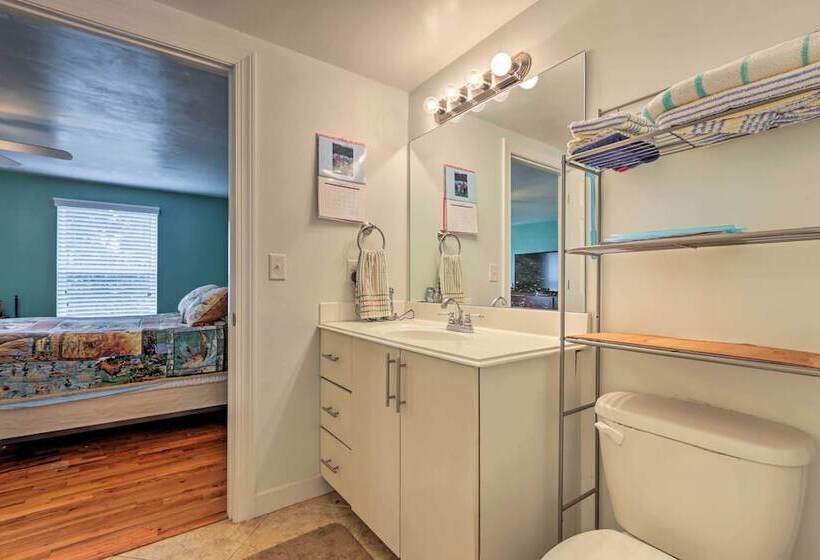 Carrabelle Home Near River, Beach & Downtown!