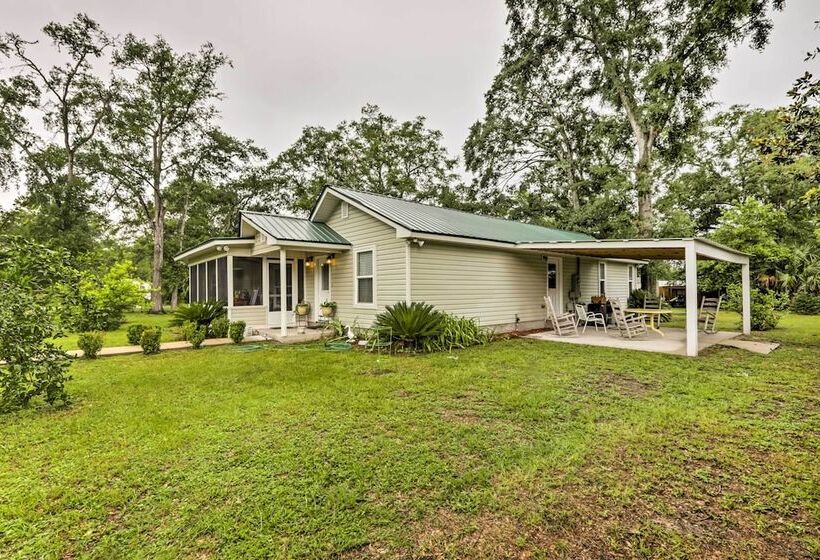 Carrabelle Home Near River, Beach & Downtown!