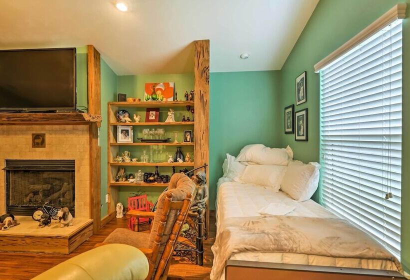 Carrabelle Home Near River, Beach & Downtown!