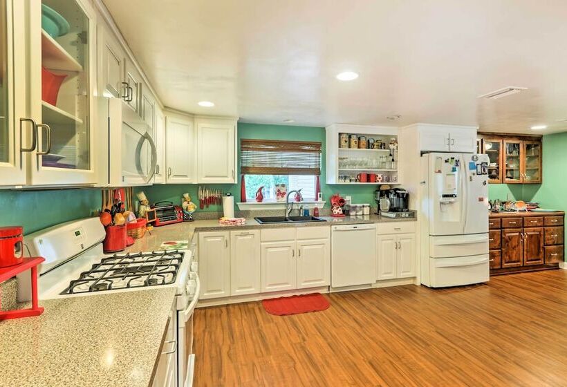 Carrabelle Home Near River, Beach & Downtown!