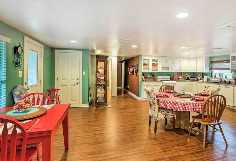 Carrabelle Home Near River, Beach & Downtown!