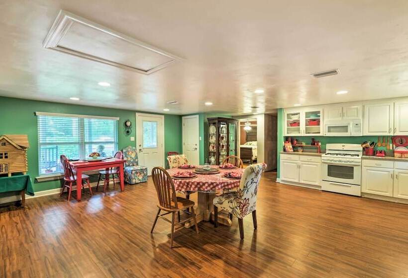 Carrabelle Home Near River, Beach & Downtown!