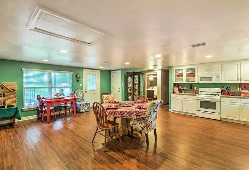 Carrabelle Home Near River, Beach & Downtown!