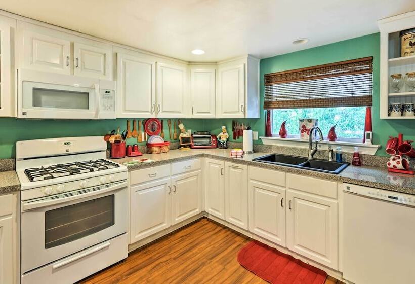 Carrabelle Home Near River, Beach & Downtown!