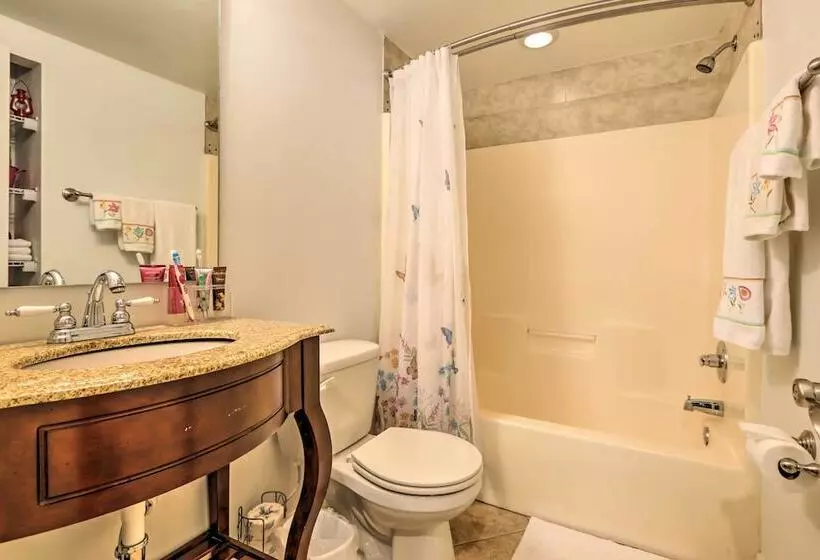 Carrabelle Home Near River, Beach & Downtown!
