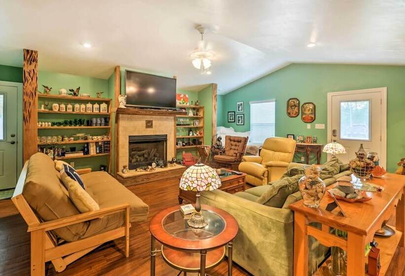 Carrabelle Home Near River, Beach & Downtown!