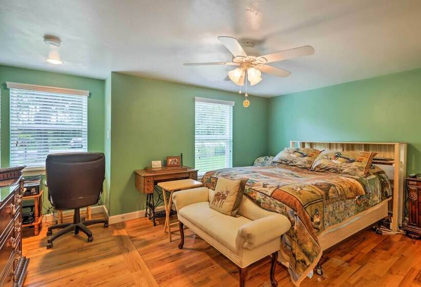 Carrabelle Home Near River, Beach & Downtown!