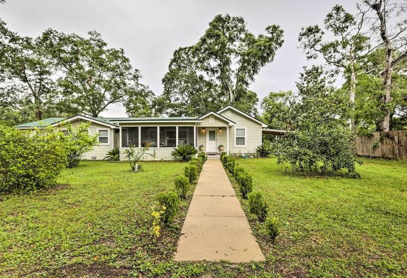 Carrabelle Home Near River, Beach & Downtown!