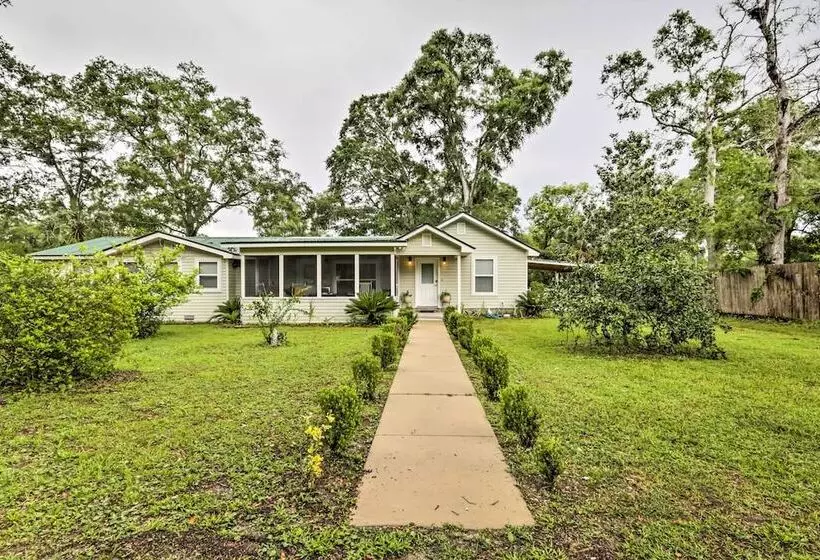 Carrabelle Home Near River, Beach & Downtown!