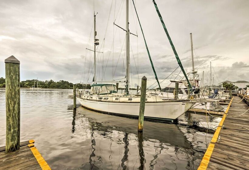 Carrabelle Home Near River, Beach & Downtown!