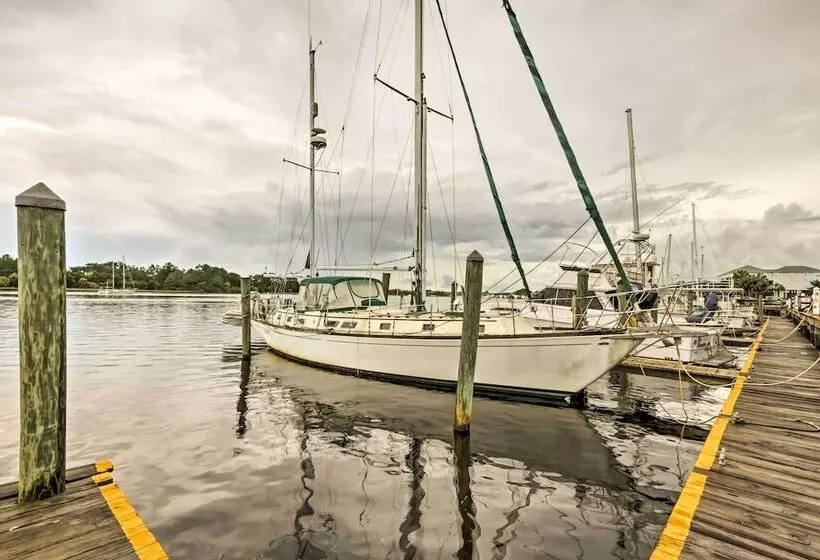 Carrabelle Home Near River, Beach & Downtown!