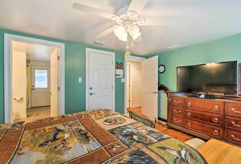 Carrabelle Home Near River, Beach & Downtown!