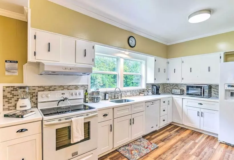 Charming Home: 2 Mi To Dtwn Defuniak Springs!