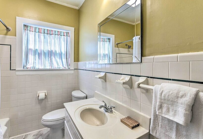 Charming Home: 2 Mi To Dtwn Defuniak Springs!