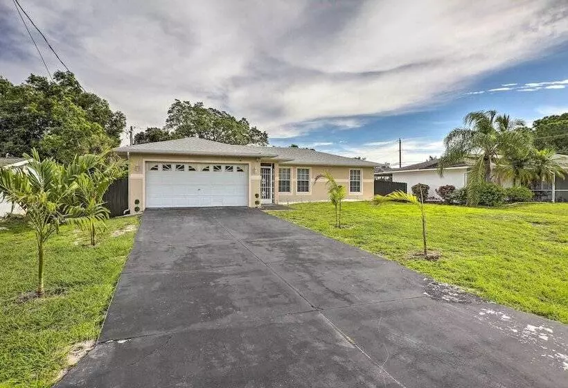 Charming N Fort Meyers Retreat: Pool & Lanai!