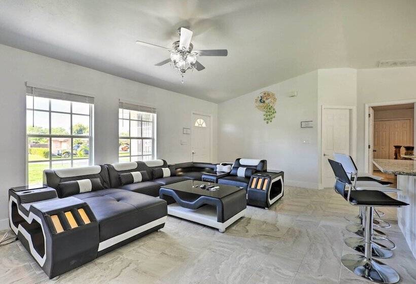 Charming N Fort Meyers Retreat: Pool & Lanai!