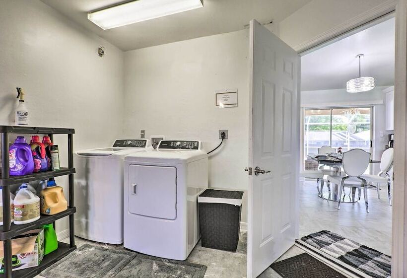 Charming N Fort Meyers Retreat: Pool & Lanai!